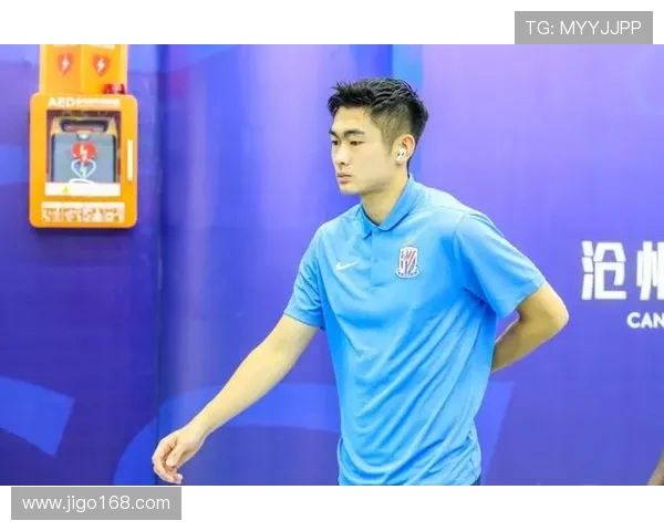 陈晋一点评失误:对方传中战术预判准确 但丢球瞬间处理不当 陈晋一点评失误:对方传中战术预判准确 但丢球瞬间处理不当